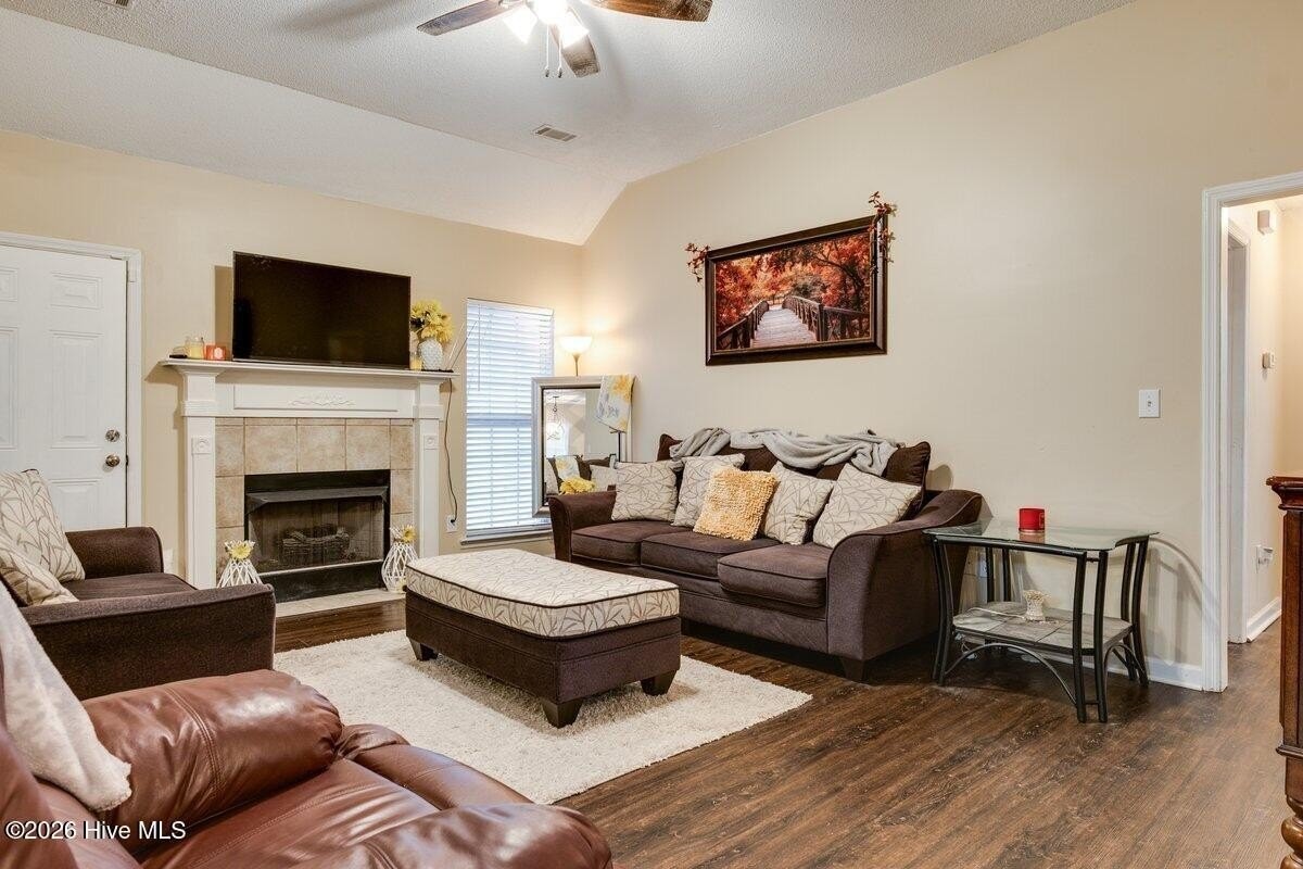 1023 Woodberry Dr - Photo 6 of 19
