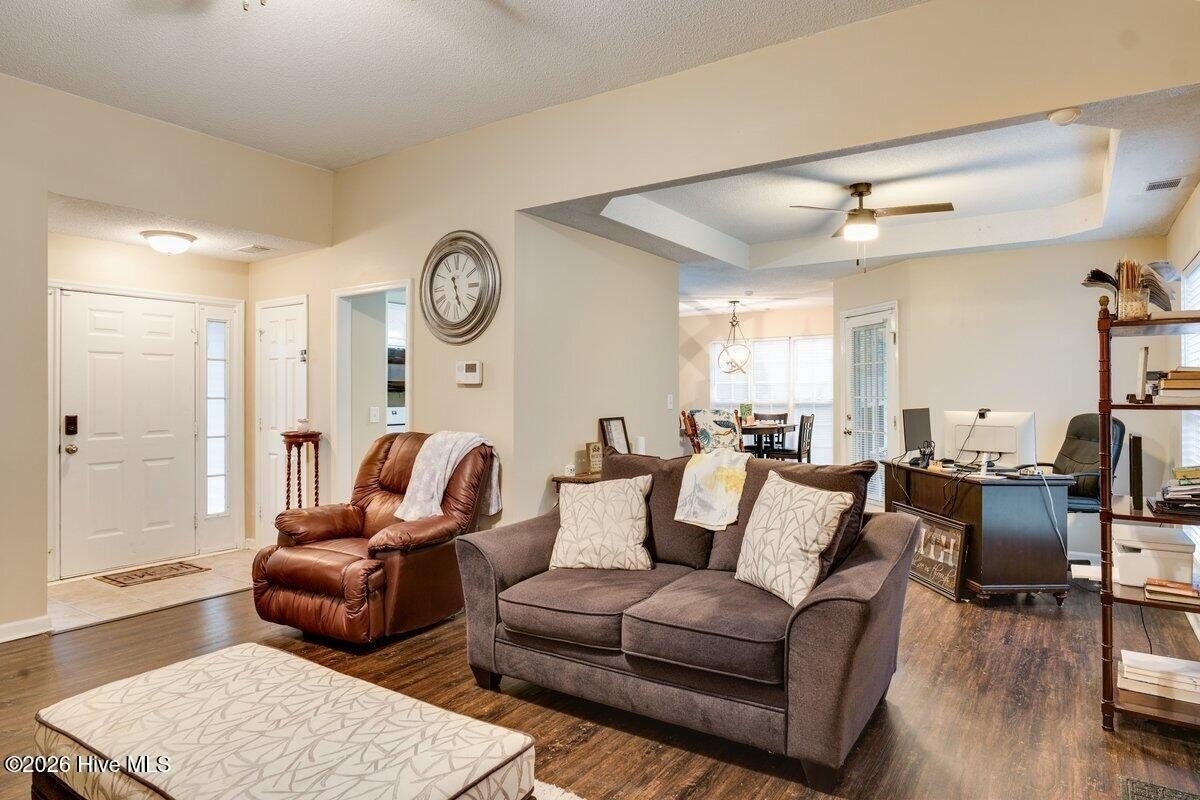 1023 Woodberry Dr - Photo 7 of 19