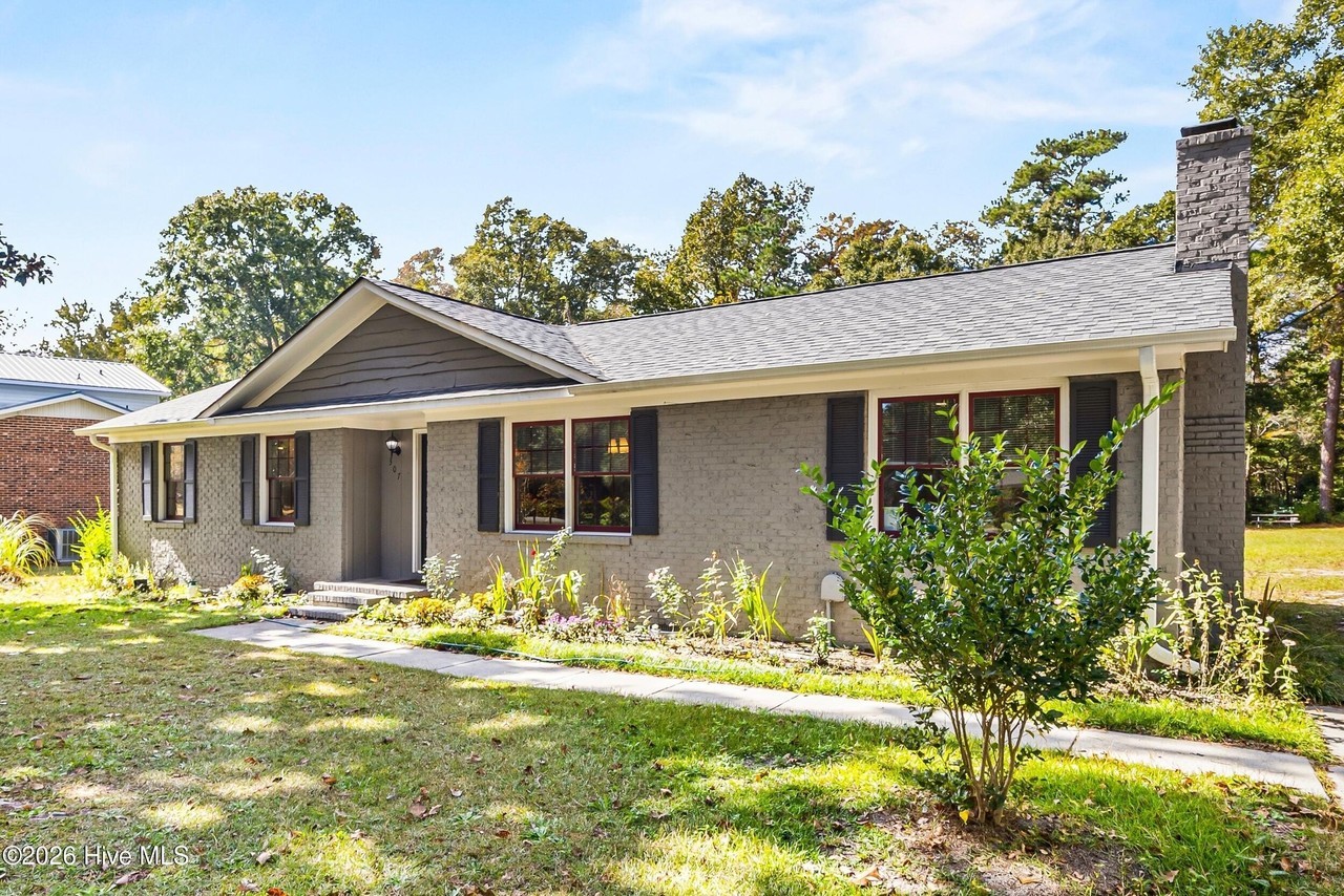 307 Deerfield Rd - Photo 2 of 17