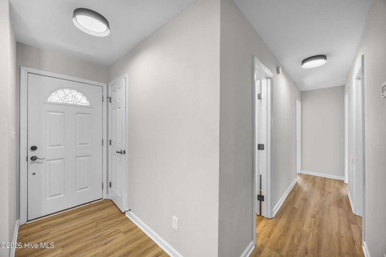 307 Deerfield Rd - Photo 3 of 17