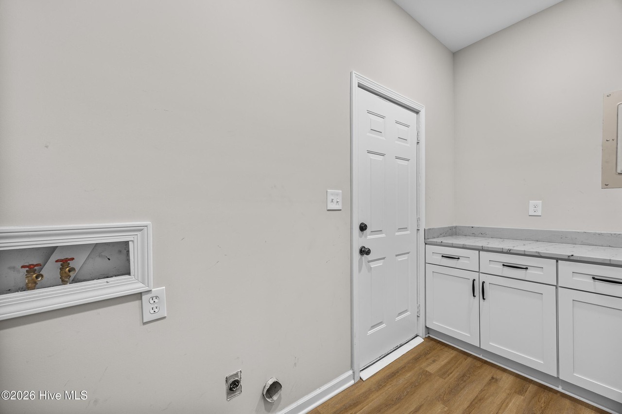307 Deerfield Rd - Photo 4 of 17