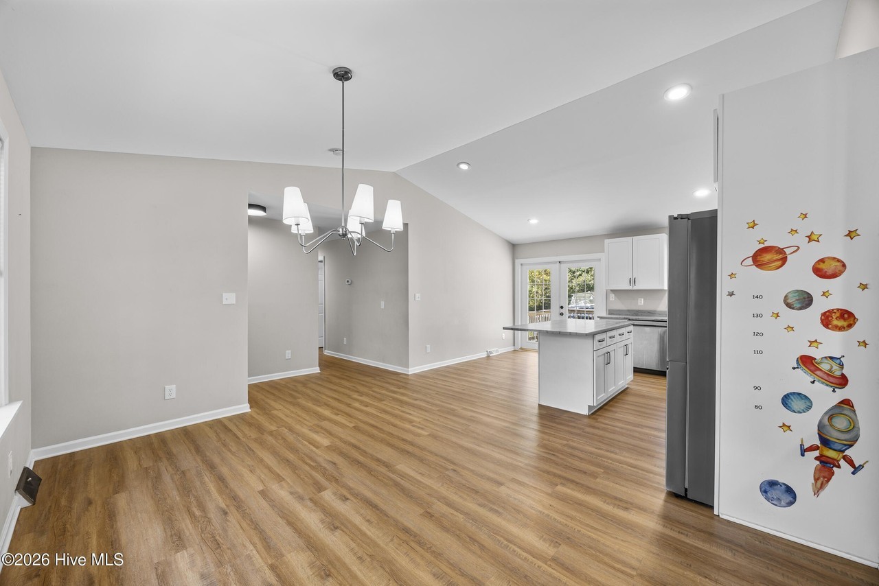 307 Deerfield Rd - Photo 7 of 17