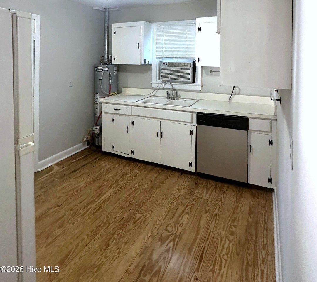 29 Covil Ave - Photo 5 of 13