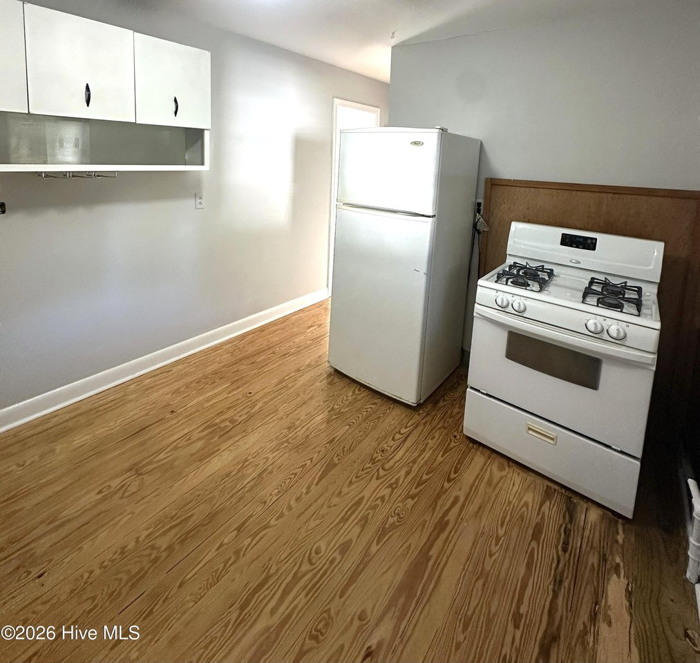 29 Covil Ave - Photo 6 of 13