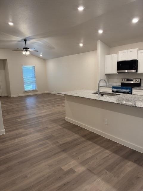 607 E 16th St - Photo 3 of 15