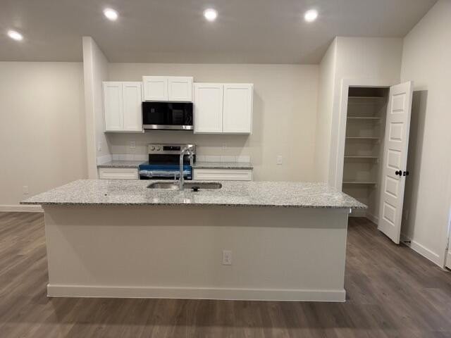 607 E 16th St - Photo 4 of 15