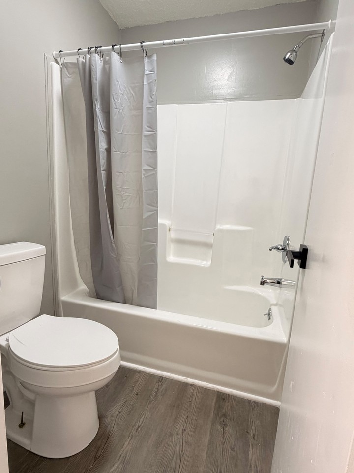 209 Apache Dr - Photo 2 of 11