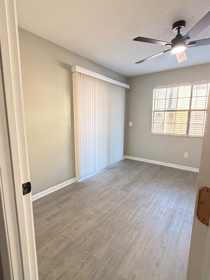 209 Apache Dr - Photo 6 of 11
