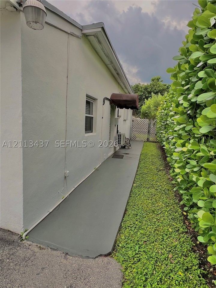 6110 Coral Way - Photo 3 of 19