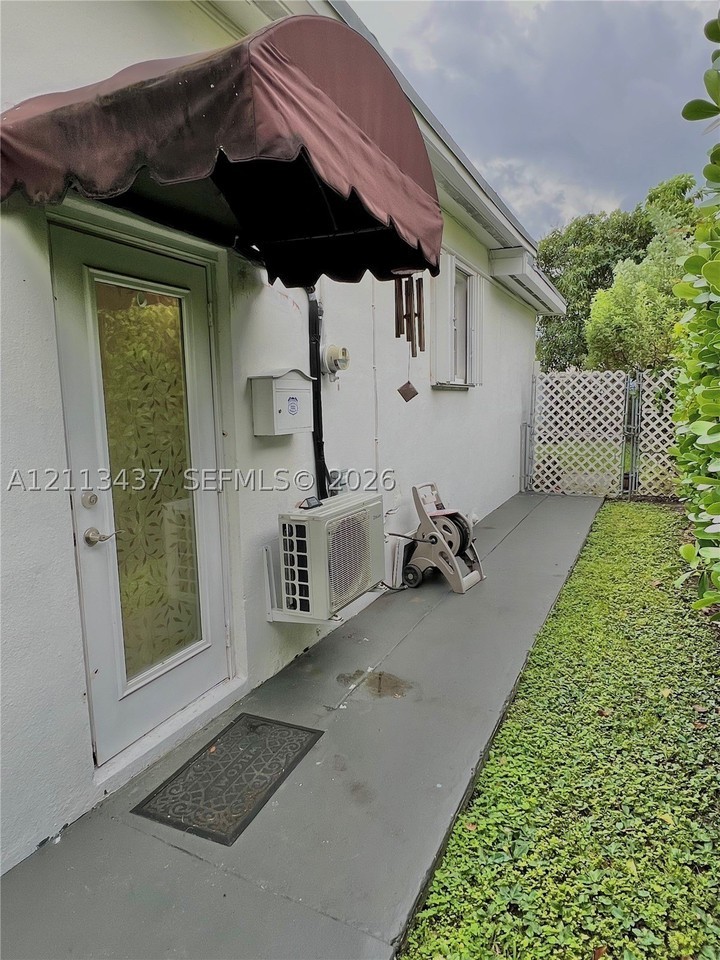 6110 Coral Way - Photo 4 of 19