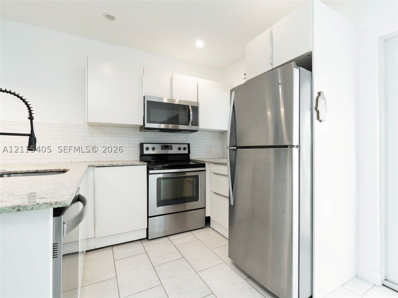 3621 Ne 11th Ave #1 - Photo 4 of 15