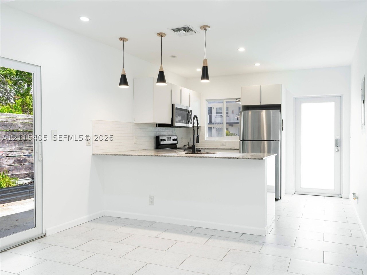 3621 Ne 11th Ave #1 - Photo 5 of 15
