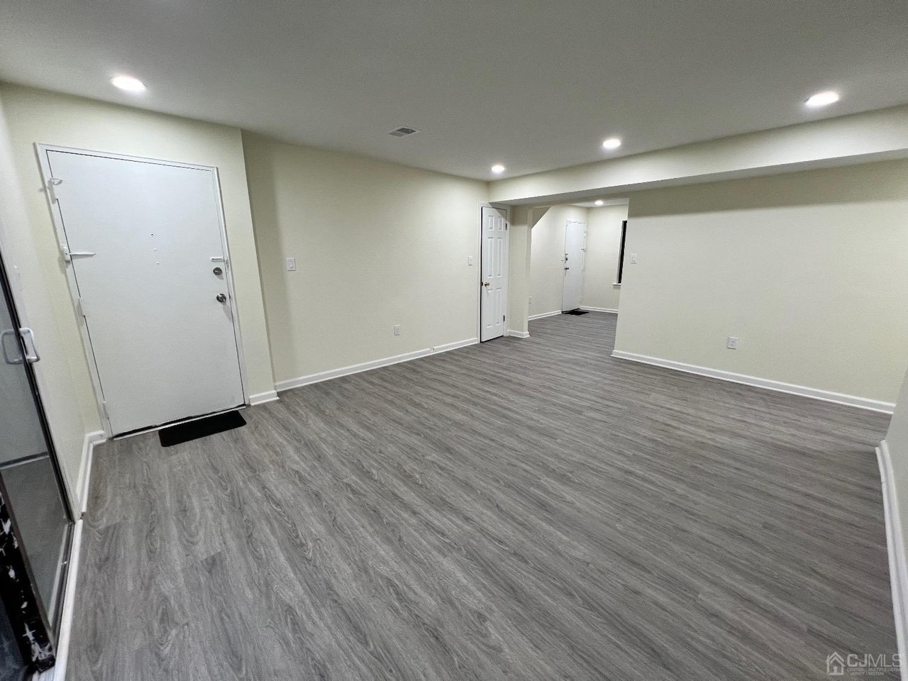 1103 N Oaks Blvd - Photo 4 of 15