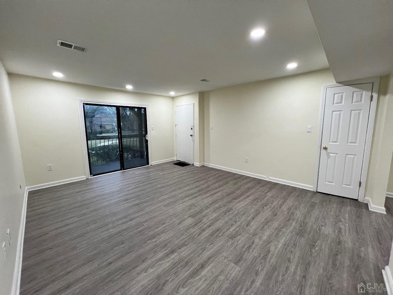 1103 N Oaks Blvd - Photo 5 of 15