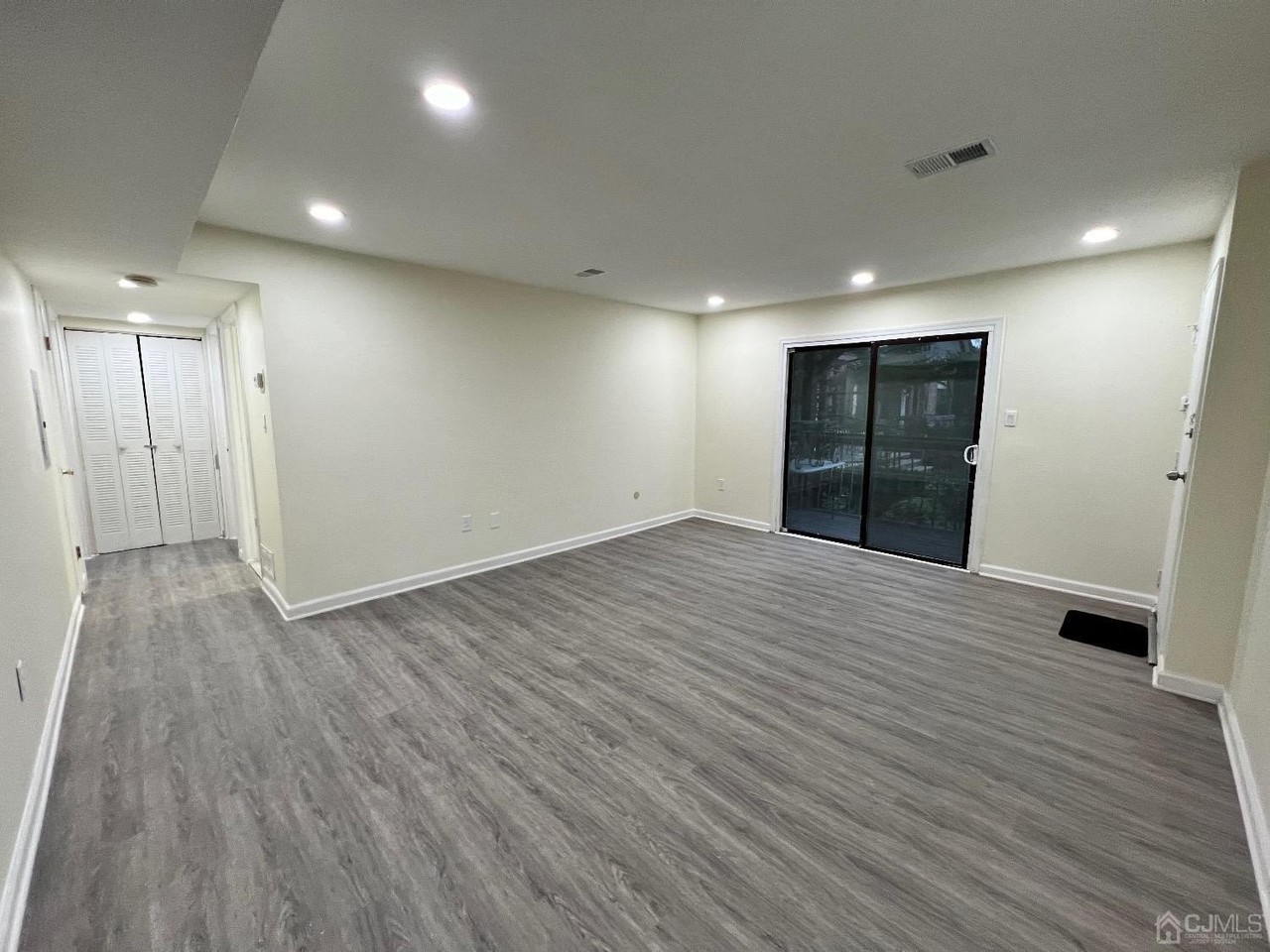 1103 N Oaks Blvd - Photo 6 of 15