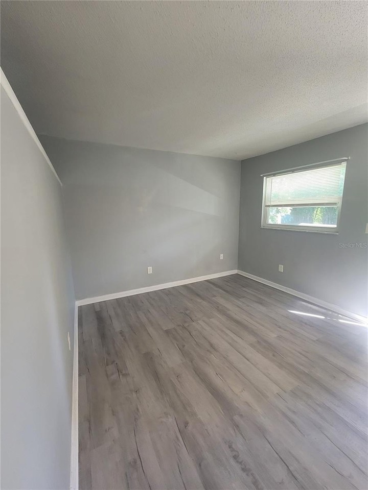 521 S Osceola Ave - Photo 3 of 8