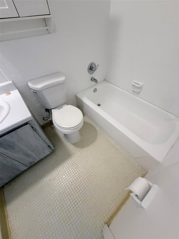 521 S Osceola Ave - Photo 7 of 8