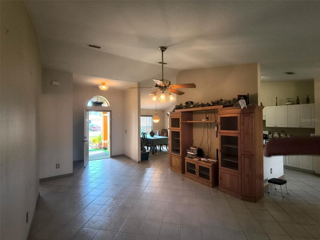 1170 Suwanee Rd - Photo 4 of 9