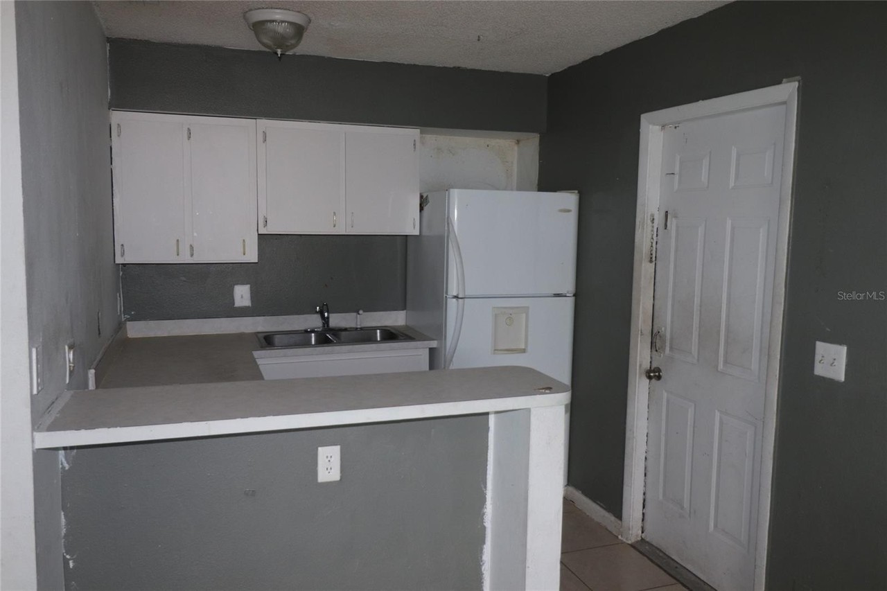 727 Lucaya Dr - Photo 2 of 21