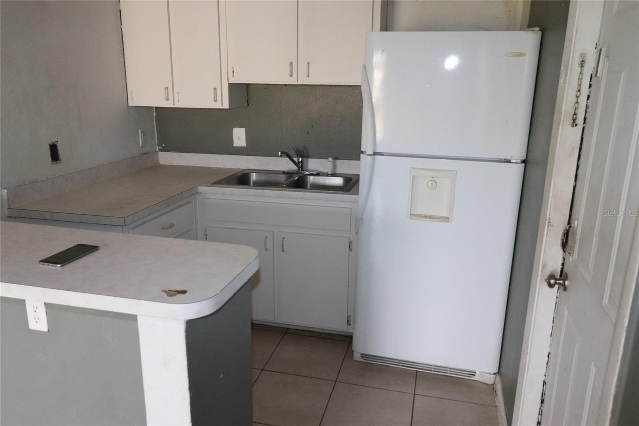 727 Lucaya Dr - Photo 3 of 21