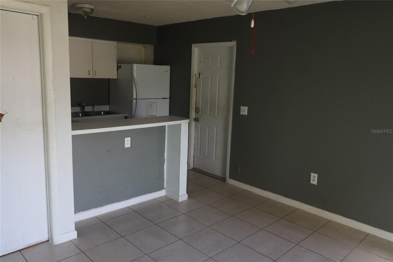 727 Lucaya Dr - Photo 5 of 21