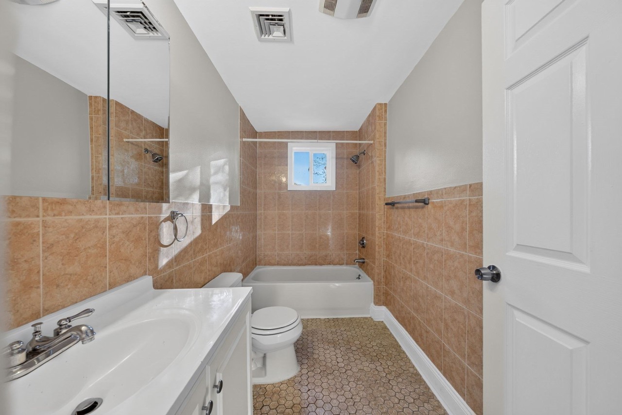 12 Hiawatha Rd #2 - Photo 5 of 14