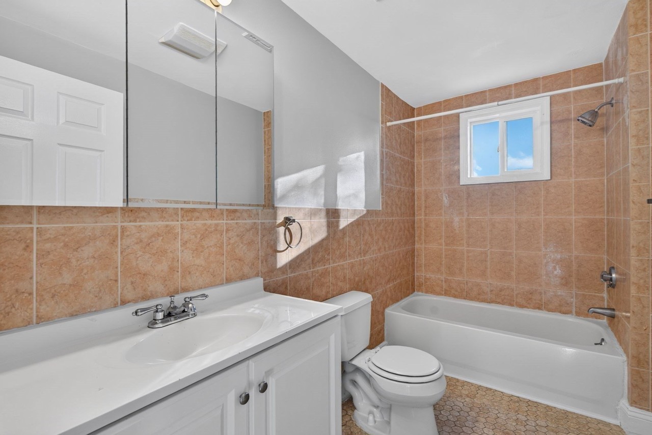 12 Hiawatha Rd #2 - Photo 6 of 14