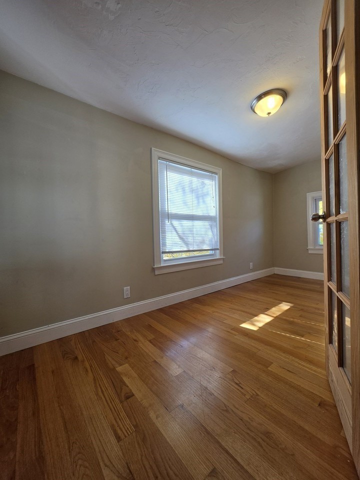 27 Fairfax St #2 - Photo 4 of 13
