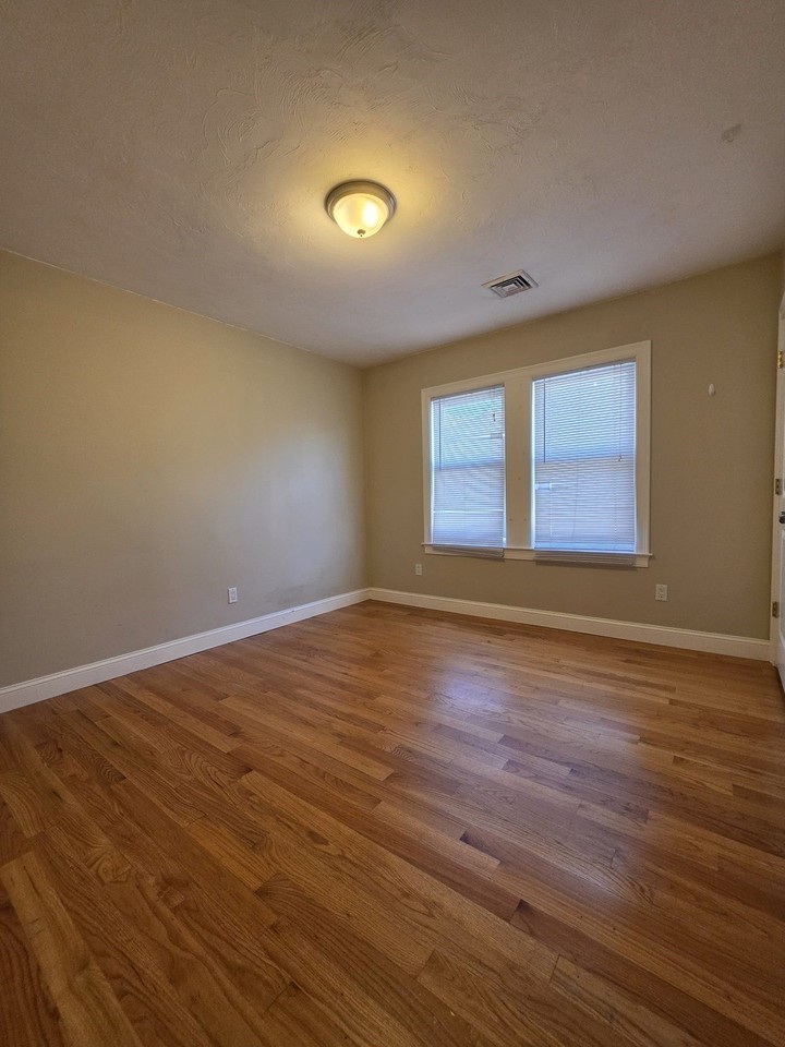 27 Fairfax St #2 - Photo 7 of 13