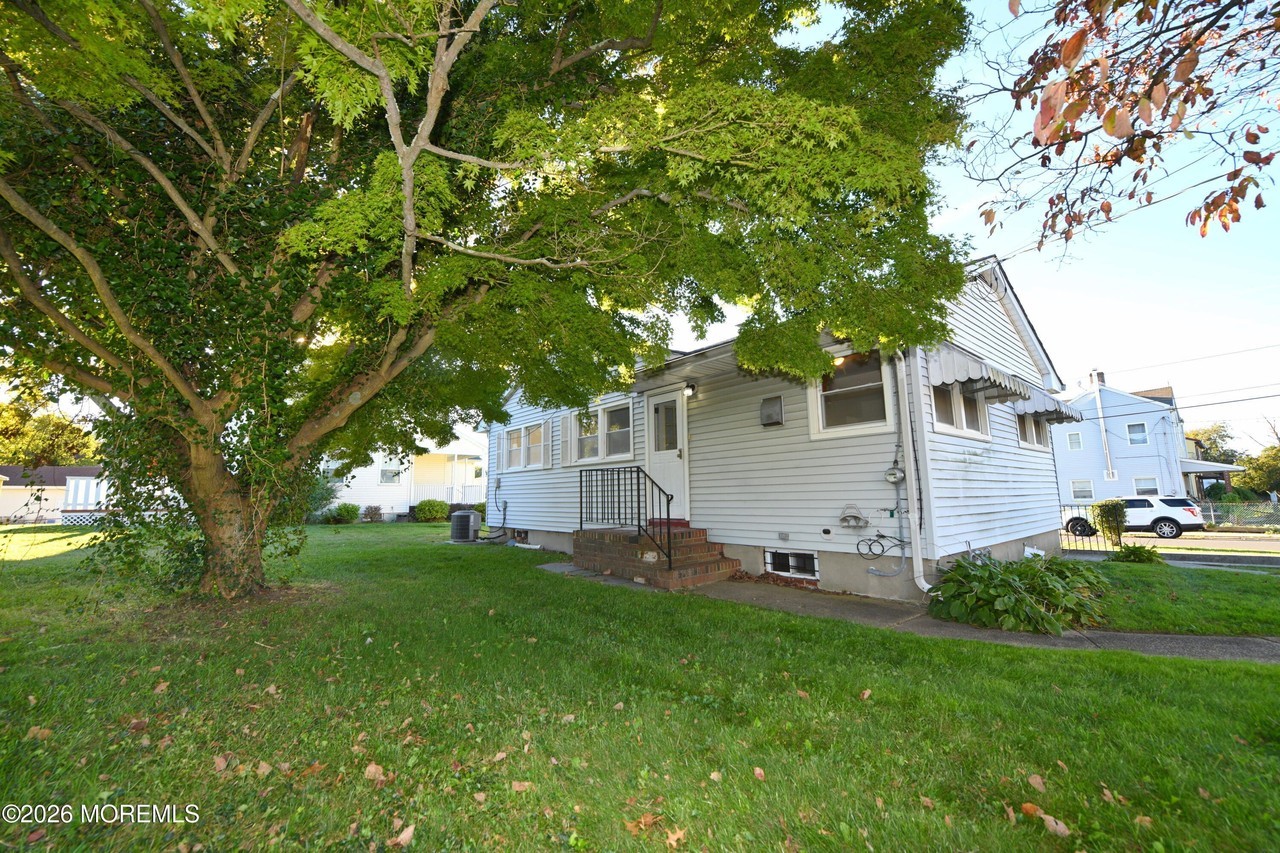 134 Grand Ave - Photo 3 of 13