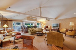 featured image of 455 W Lincoln Ave