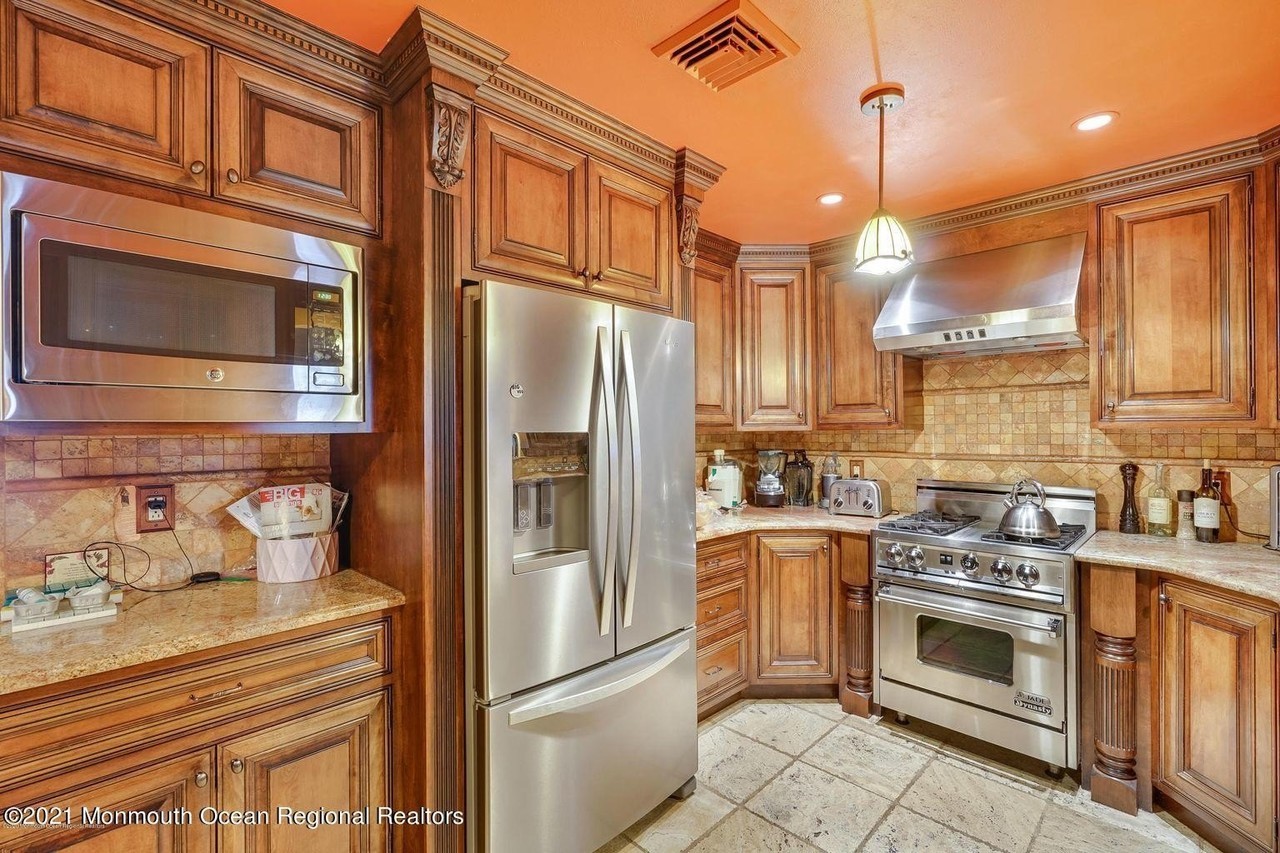 455 W Lincoln Ave - Photo 7 of 15