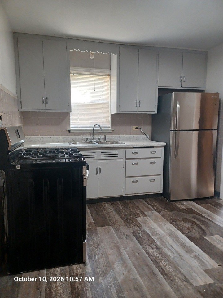 8923 S Justine St - Photo 3 of 7