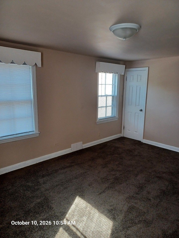 8923 S Justine St - Photo 5 of 7