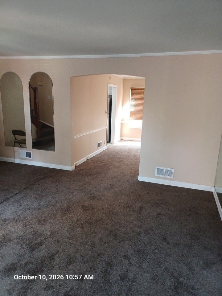 8923 S Justine St - Photo 6 of 7