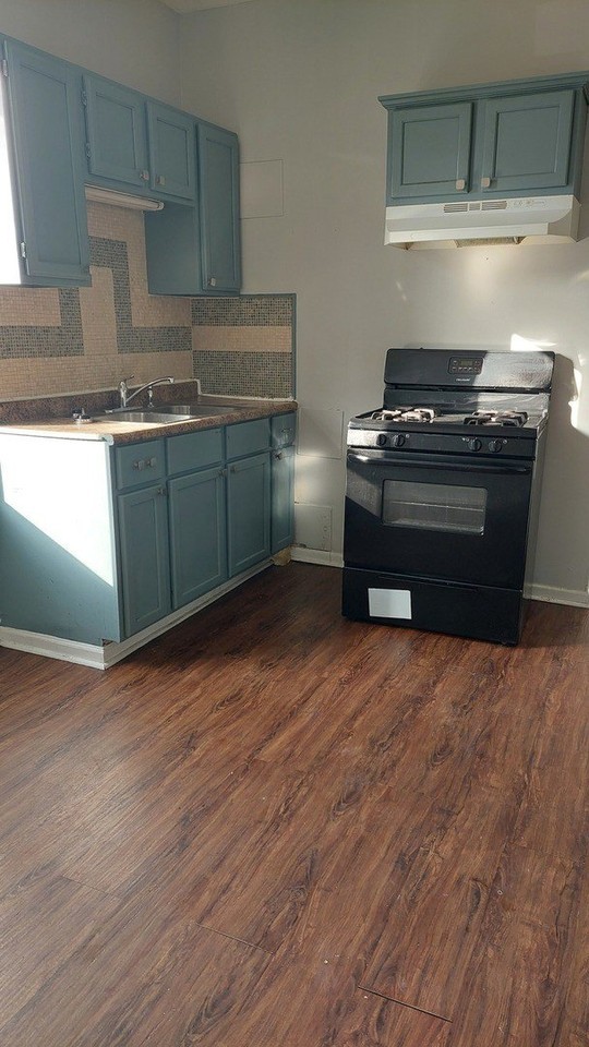 5243 S Hoyne Ave #1R - Photo 3 of 9