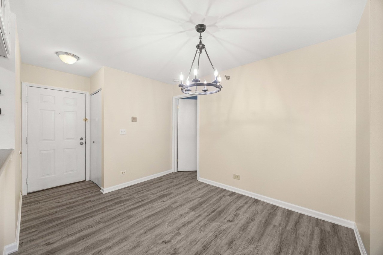 214 Glengarry Dr #201 - Photo 2 of 18