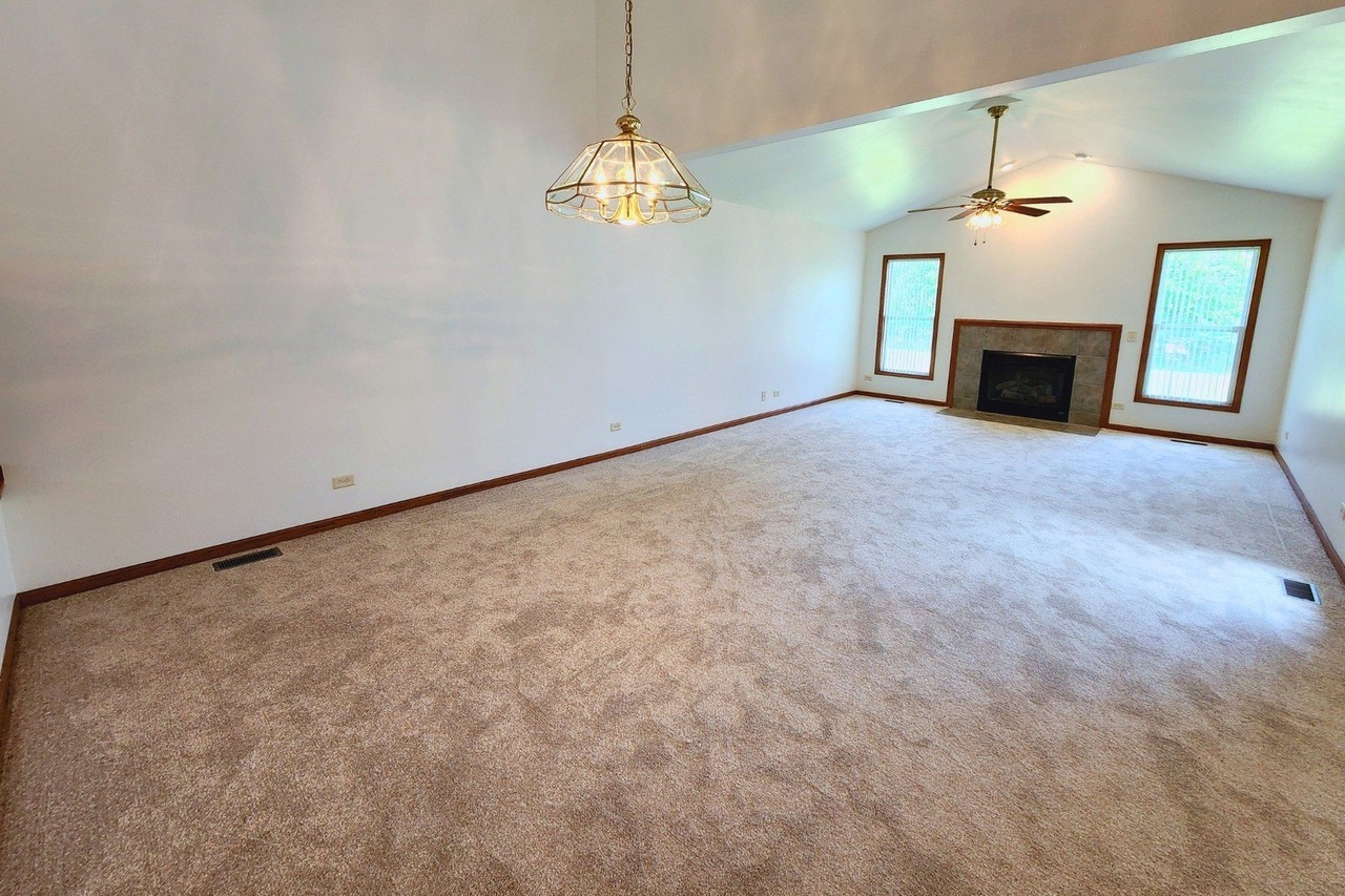 1324 Dancing Bear Ln - Photo 4 of 25
