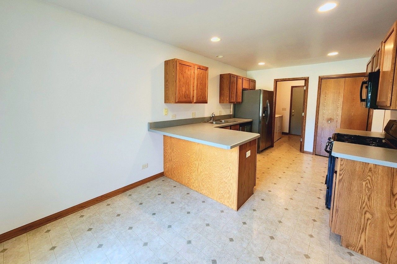 1324 Dancing Bear Ln - Photo 7 of 25
