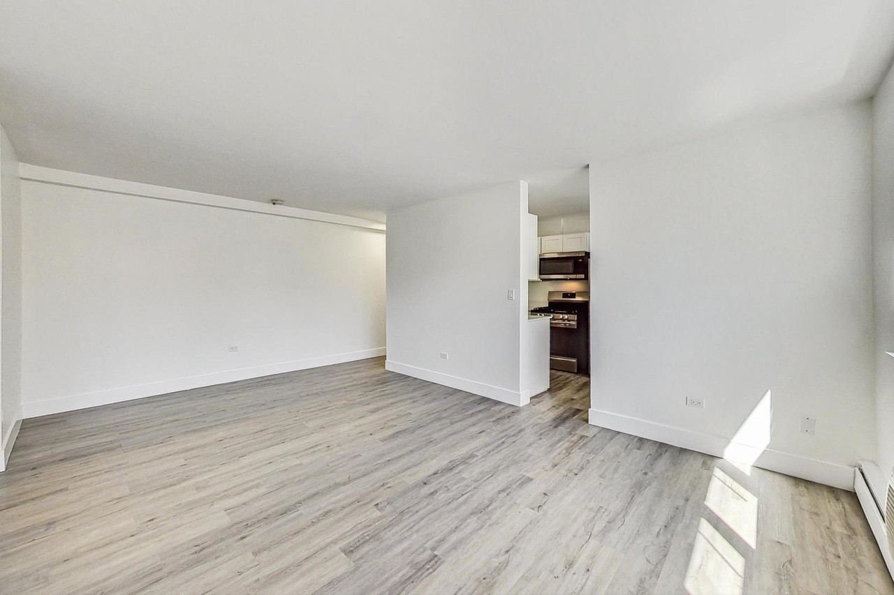 5555 N Rockwell St #201 - Photo 6 of 12