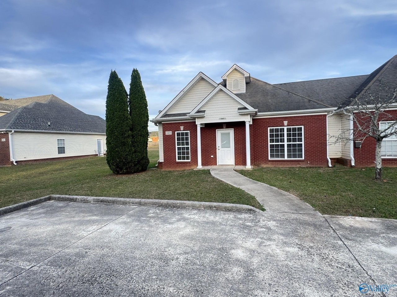 10443 Wall Triana Hwy #A - Photo 2 of 31