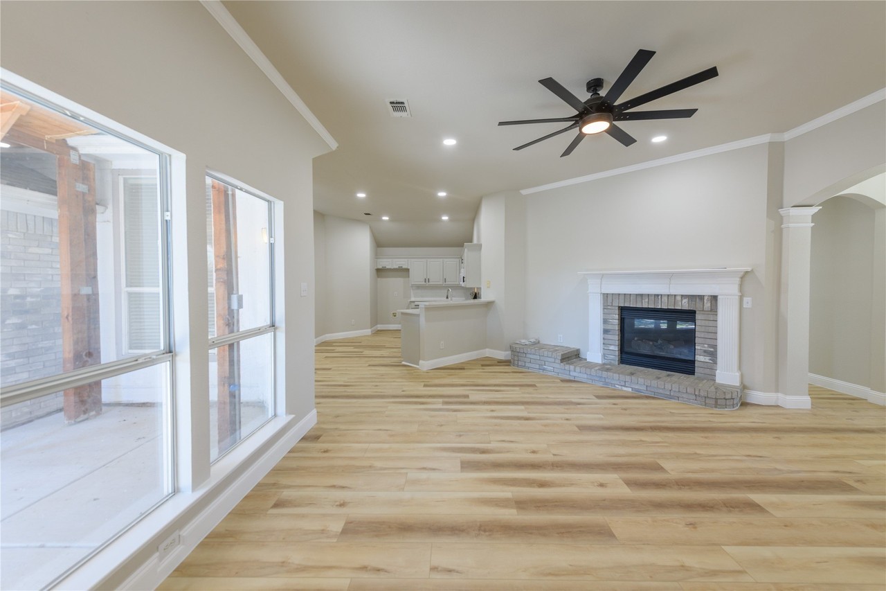 3304 Felicia Ct - Photo 6 of 34