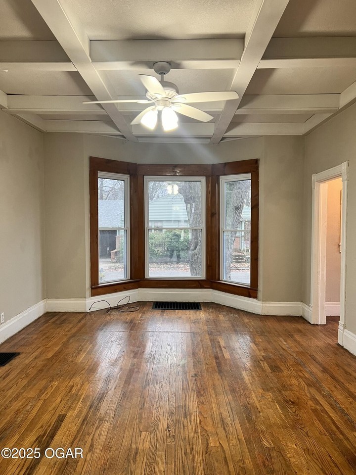 401 N Byers Ave - Photo 3 of 13