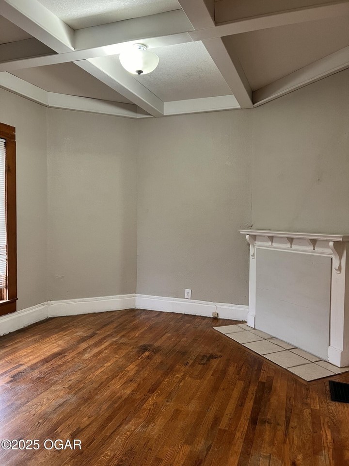 401 N Byers Ave - Photo 5 of 13