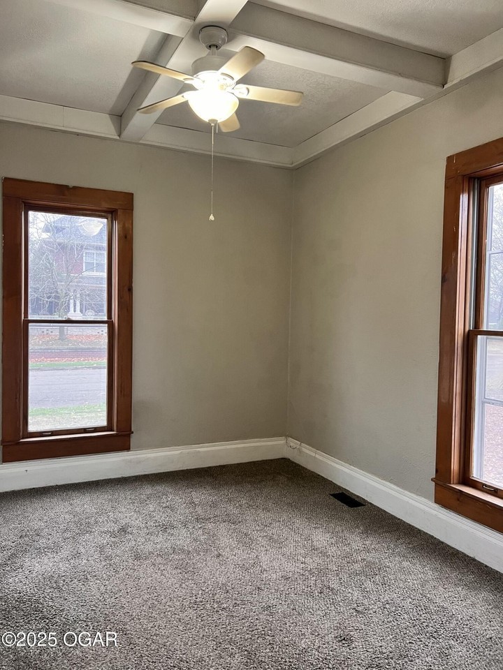 401 N Byers Ave - Photo 6 of 13