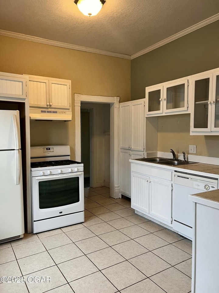 401 N Byers Ave - Photo 7 of 13