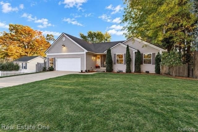 1117 Burgoyne Blvd - Photo 2 of 40