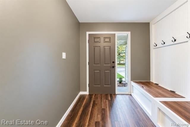 1117 Burgoyne Blvd - Photo 5 of 40