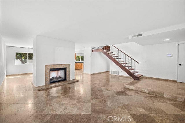 6232 Hesperia Ave - Photo 3 of 8