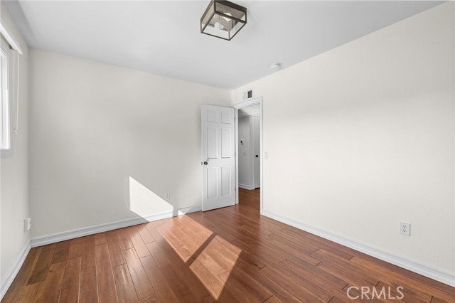 6232 Hesperia Ave - Photo 4 of 8